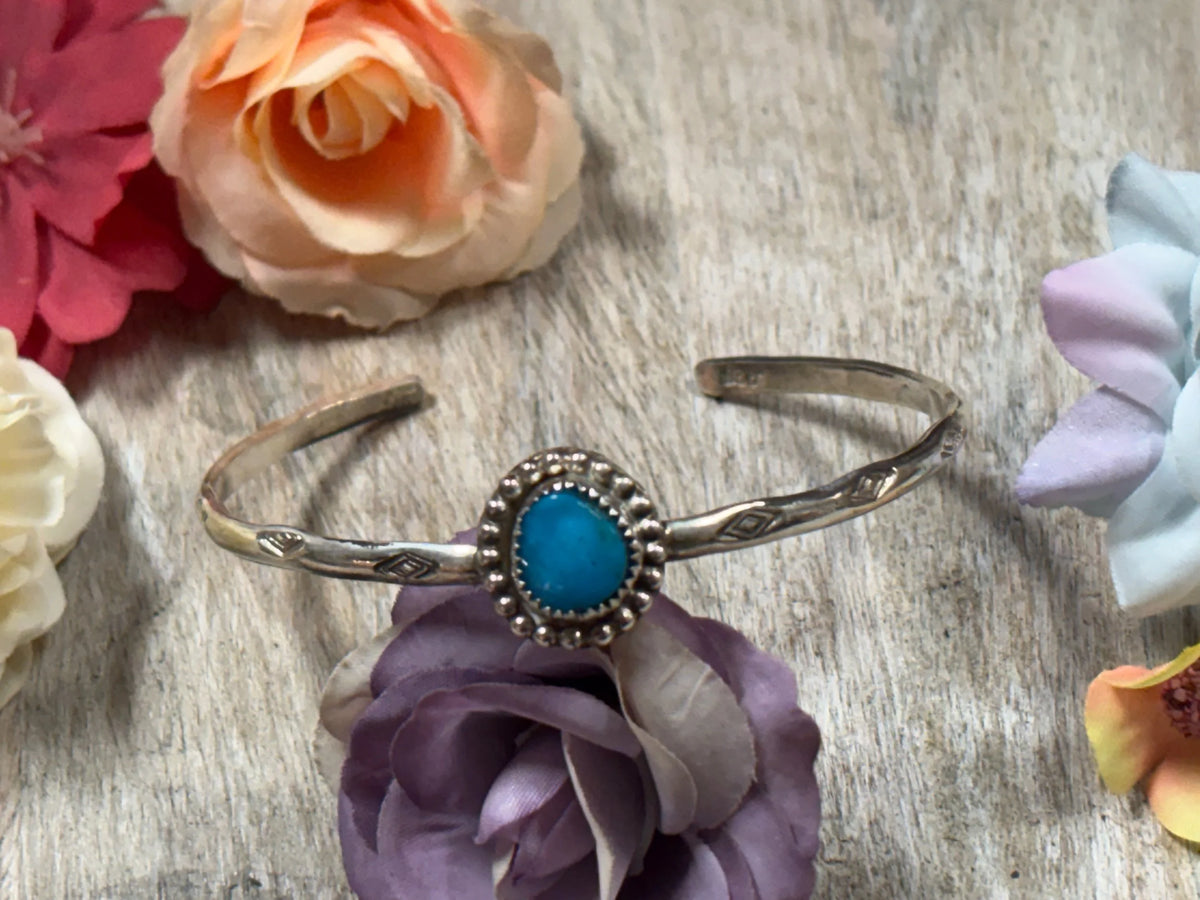 Dainty Kingman Cuff size 7