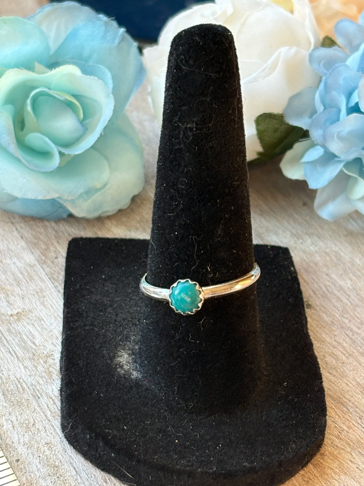 Dainty Kingman Ring Size 8